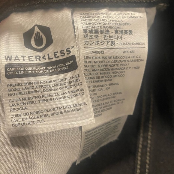 Levi’s Women’s Shorts 501 Black Denim Cutoffs Sz 28 Button Fly High Rise - Picture 9 of 10